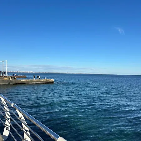 біля узбережжя одеси - ланжерон, парк шевченко, лунапарк Grotess Lägenhet Odessa