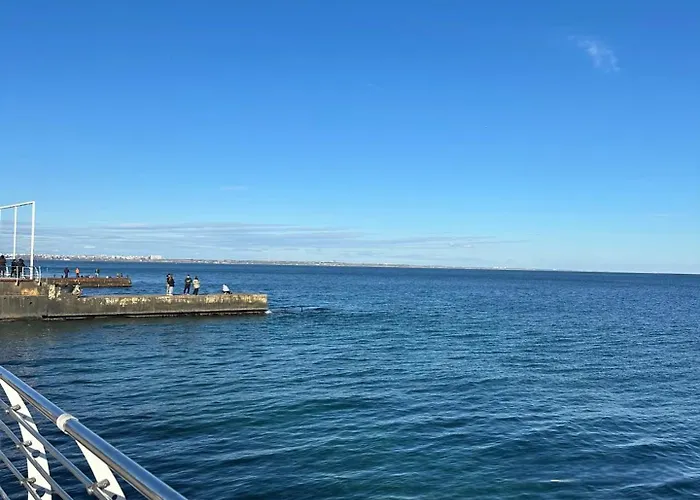 біля узбережжя одеси - ланжерон, парк шевченко, лунапарк Grotess Apartment Odesa